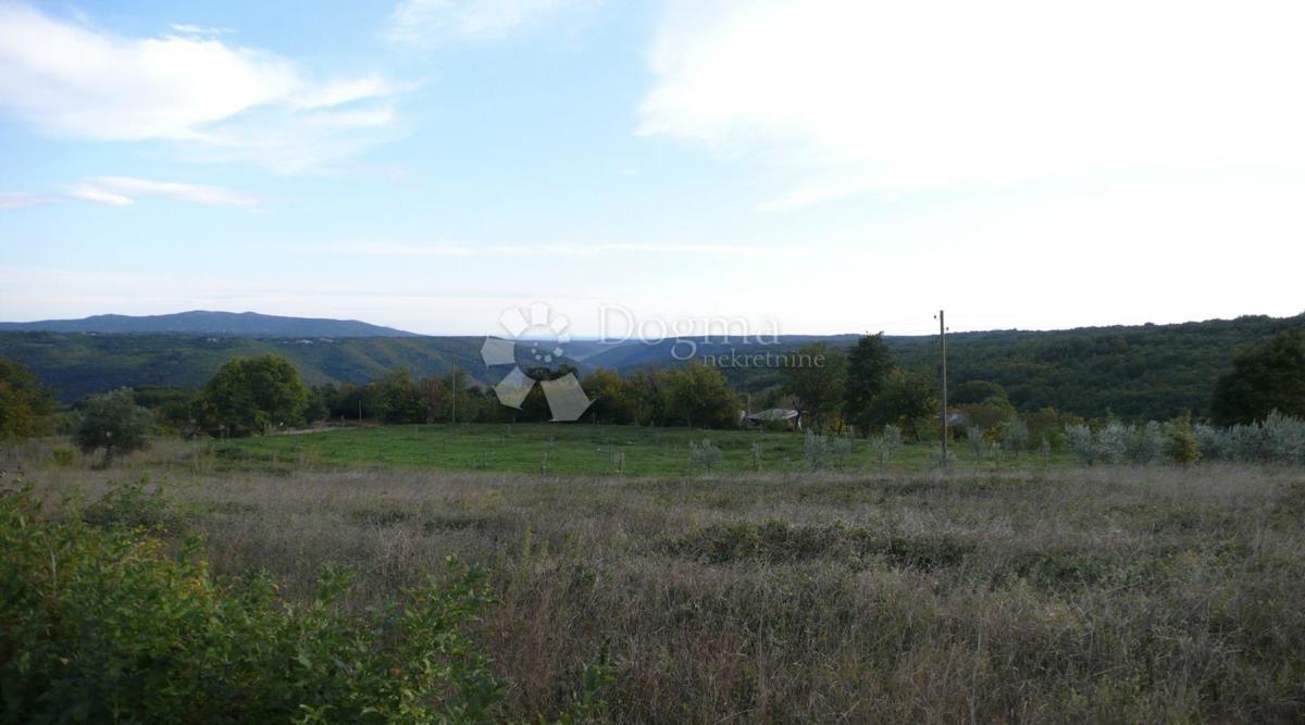 Zazidljivo zemljišče Sutivanac, Barban, 1.045m2