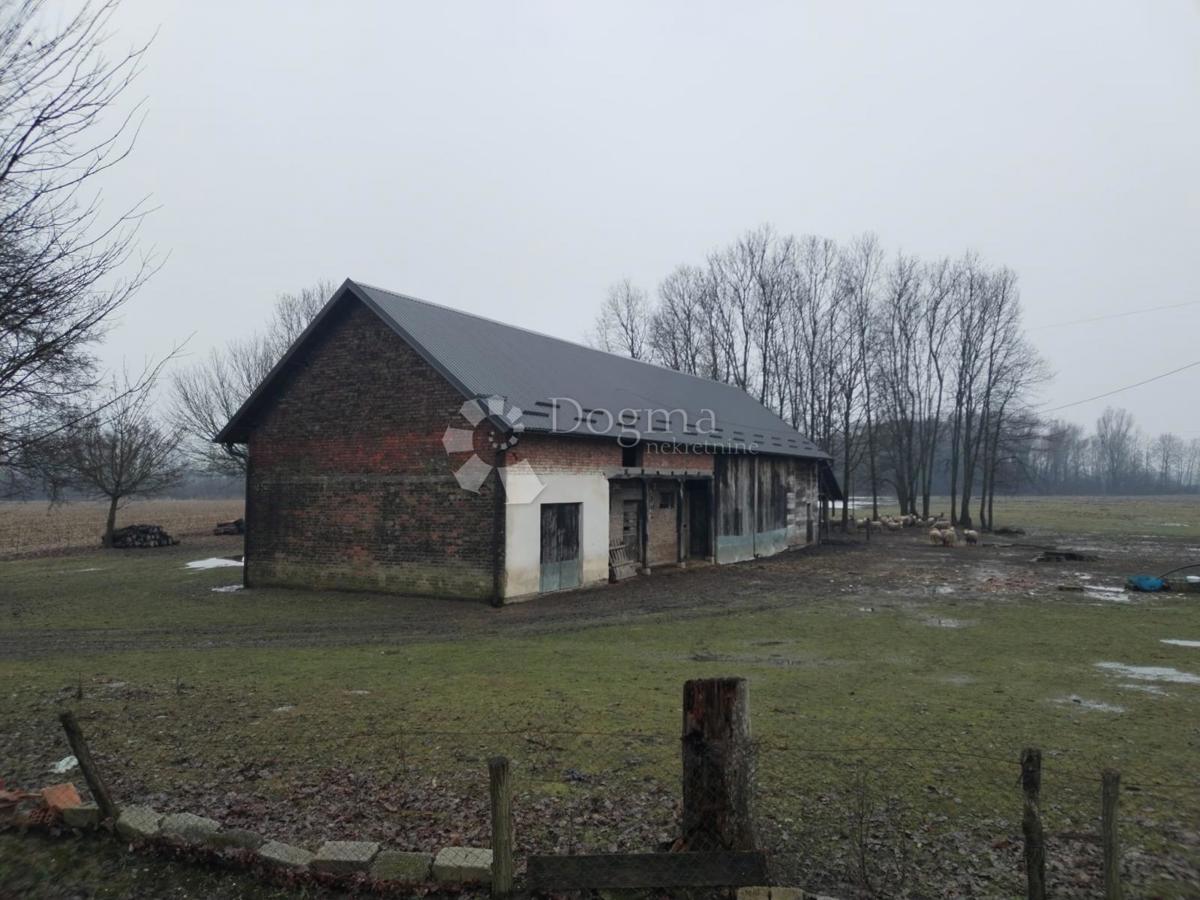 Hiša Lipovec Lonjski, Kloštar Ivanić, 303m2