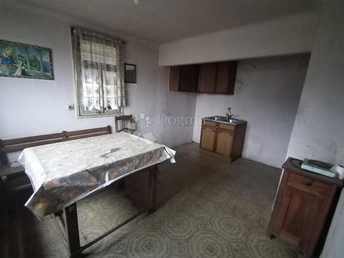 Hiša Lipovec Lonjski, Kloštar Ivanić, 303m2