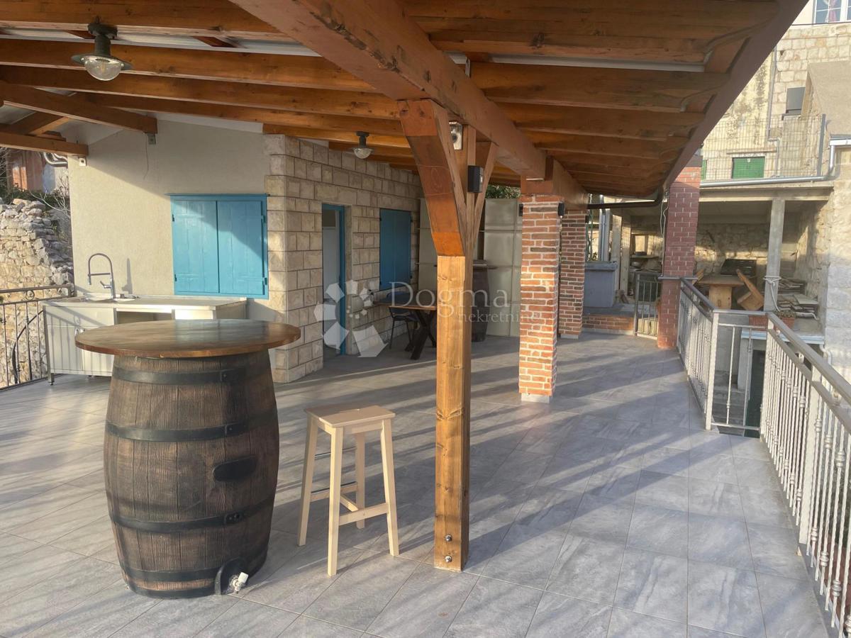 Hiša Jesenice, Dugi Rat, 200m2