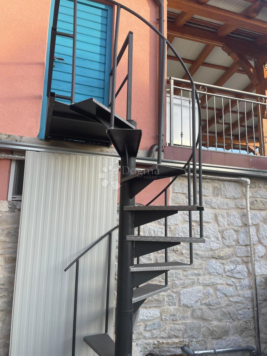 Hiša Jesenice, Dugi Rat, 200m2