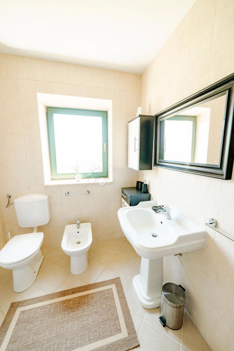 Hiša Višnjan, 200m2