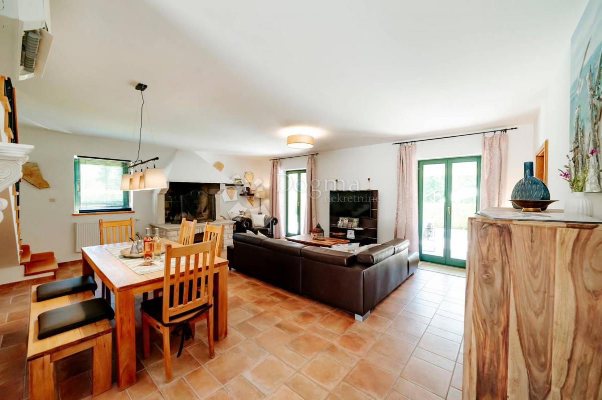 Hiša Višnjan, 200m2