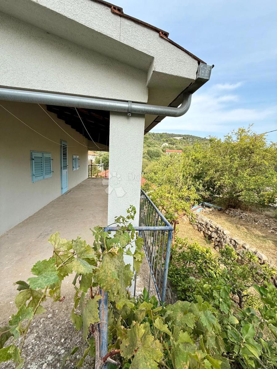 Čudovita hiša s pogledom na morje