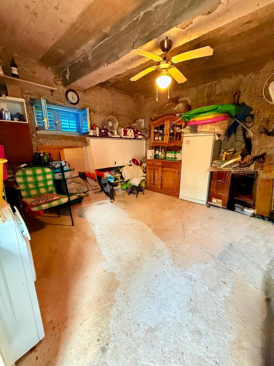 Čudovita hiša s pogledom na morje