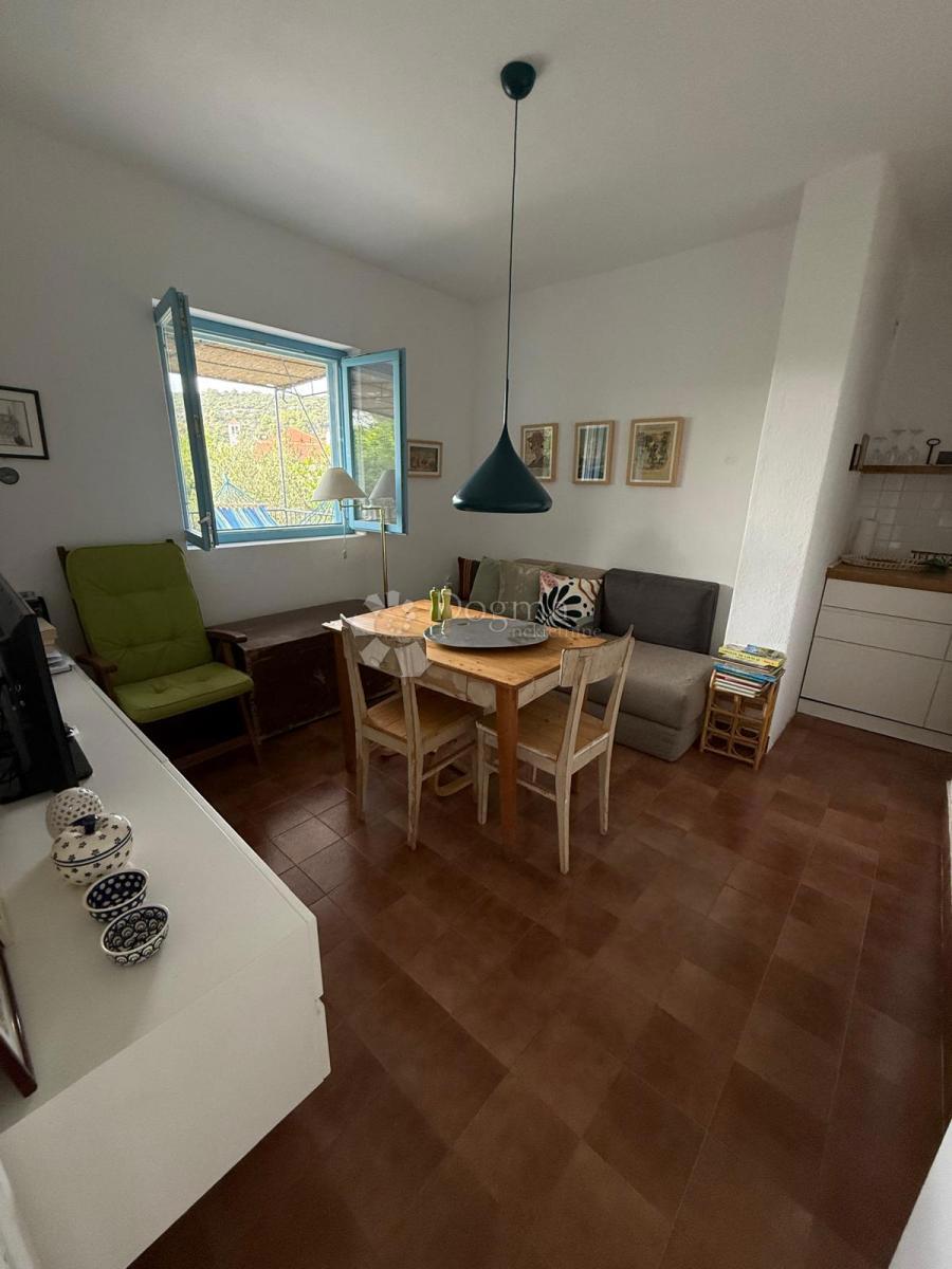 Čudovita hiša s pogledom na morje