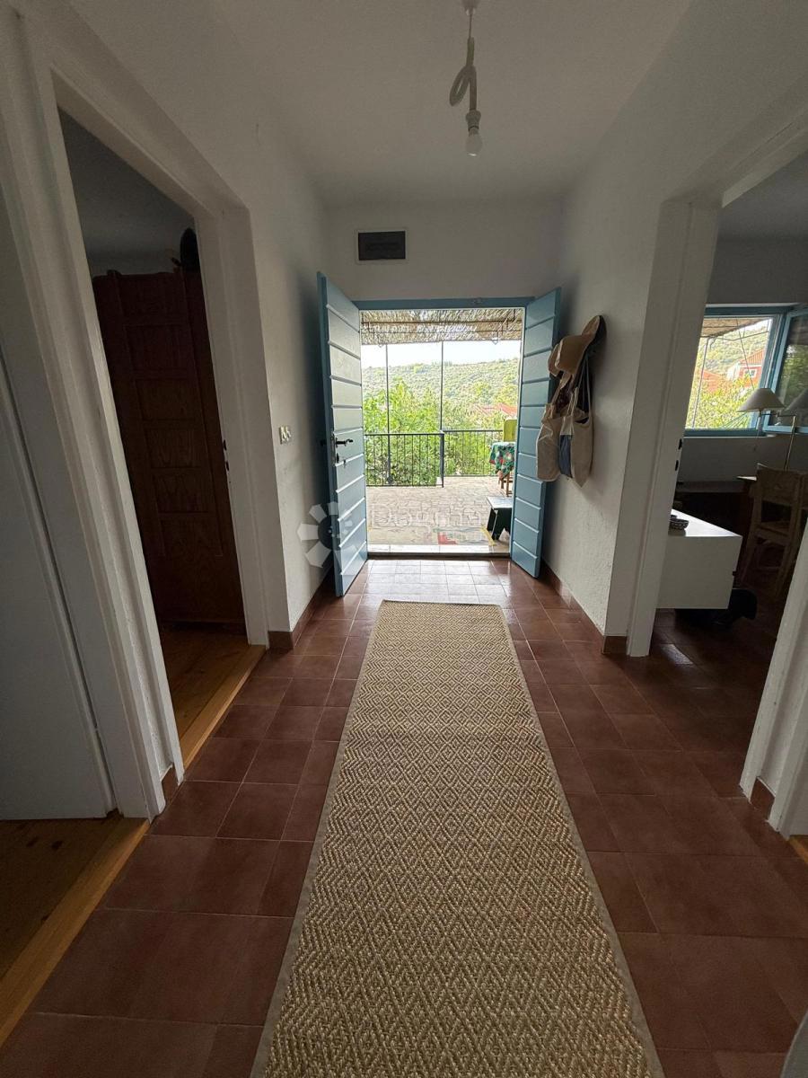 Čudovita hiša s pogledom na morje