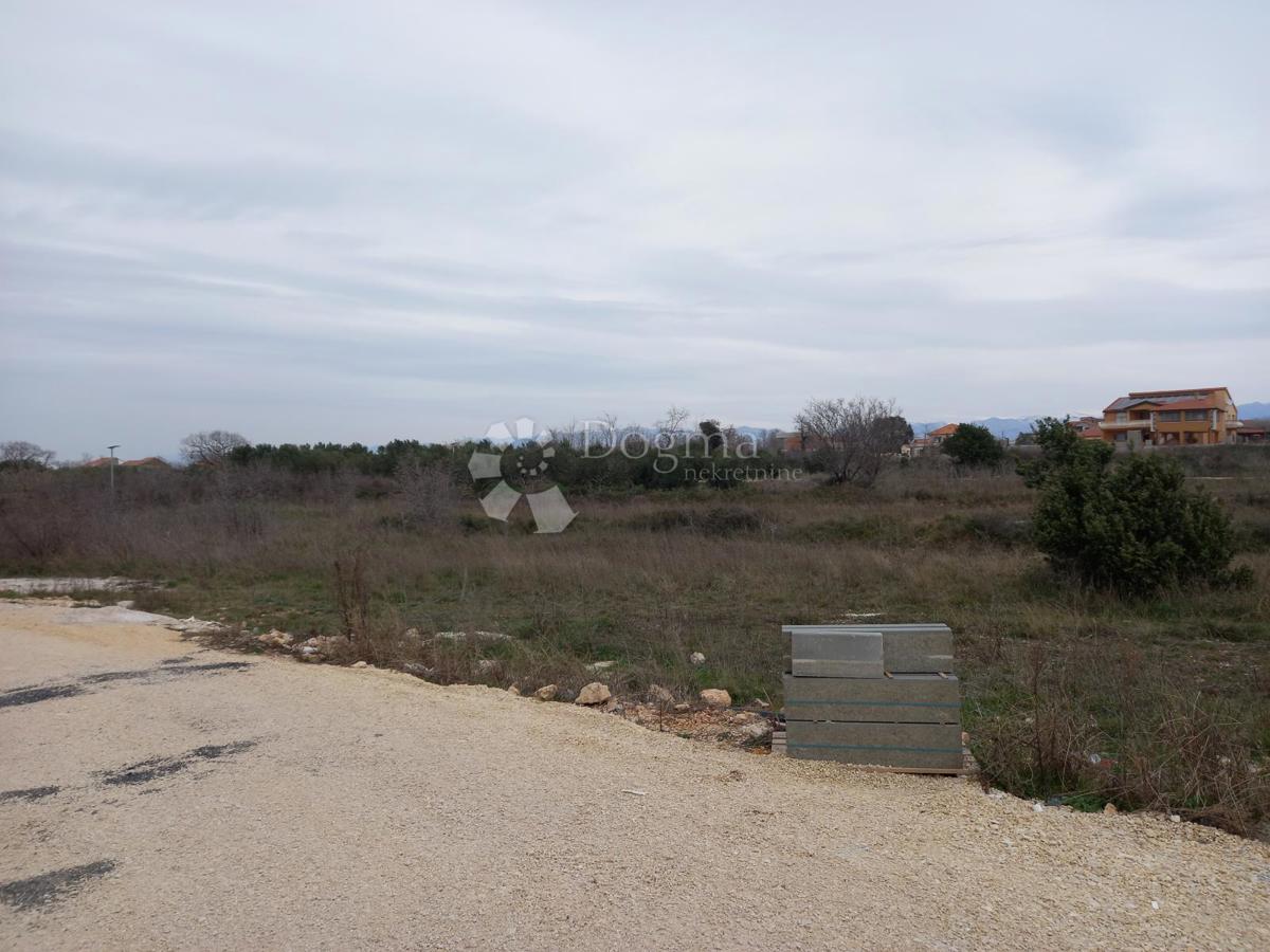 Zazidljivo zemljišče Vrsi, 1.886m2