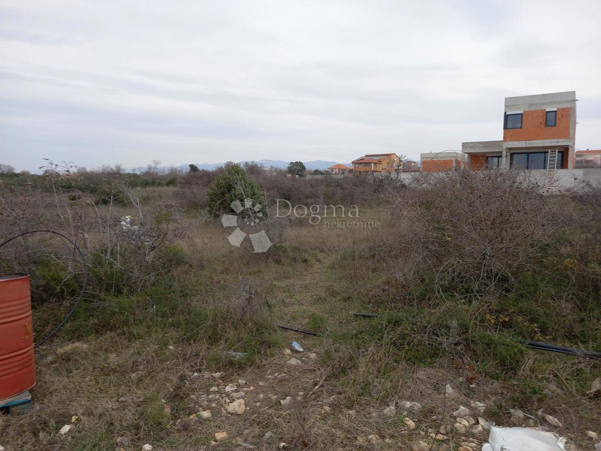 Zazidljivo zemljišče Vrsi, 1.886m2