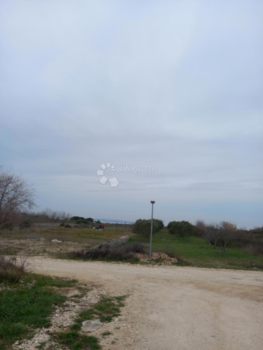 Zazidljivo zemljišče Vrsi, 1.886m2