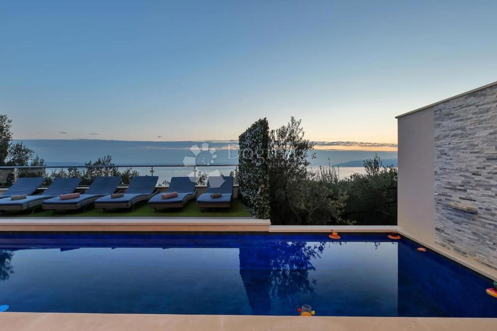 Hiša Veliko Brdo, Makarska, 160m2