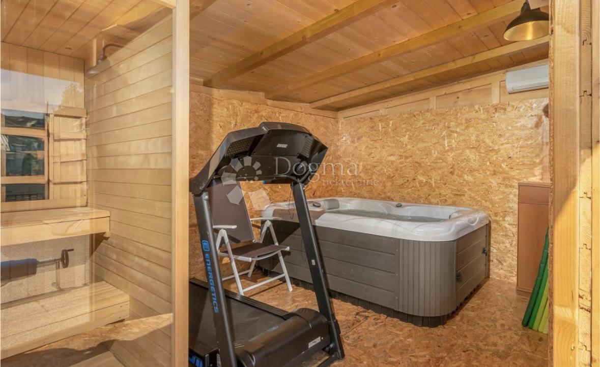 Hiša Novi Vinodolski, 150m2