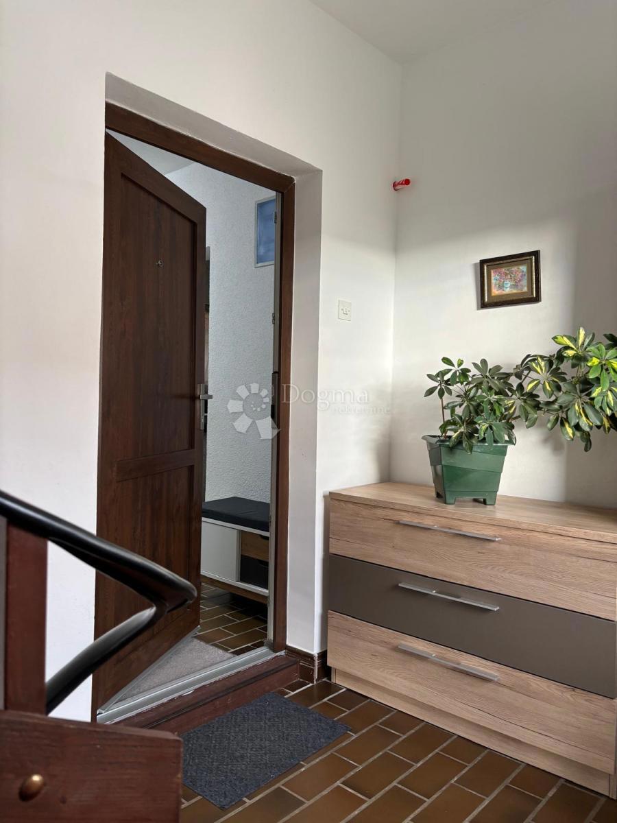 Stanovanje Centar, Gospić, 70m2