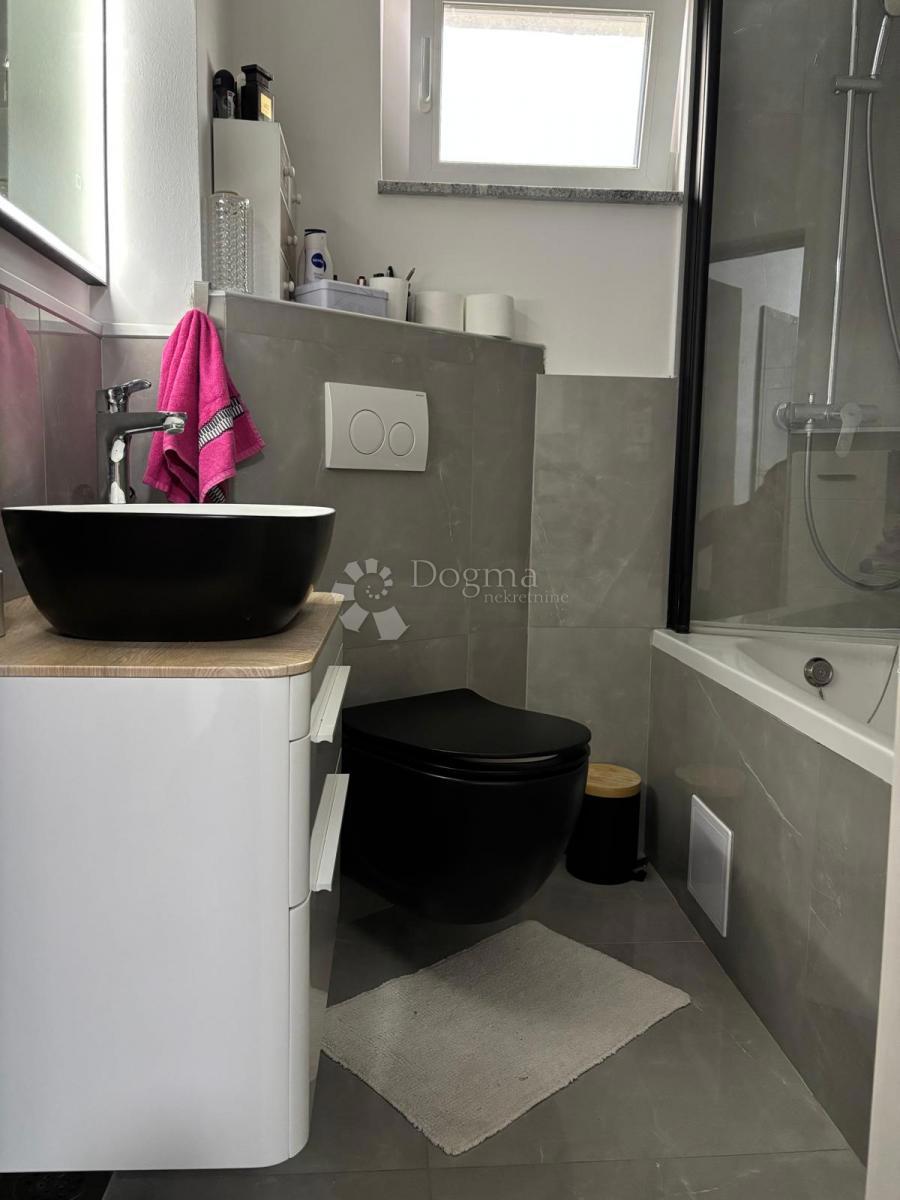 Stanovanje Centar, Gospić, 70m2