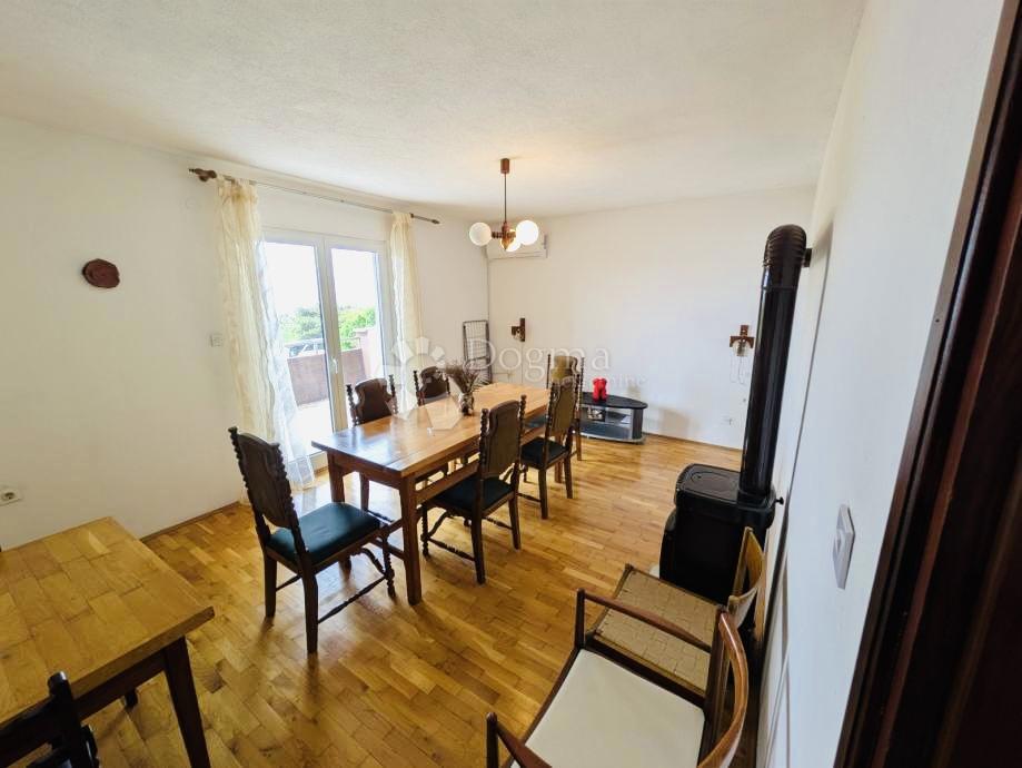 Stanovanje Karlobag, 95,02m2