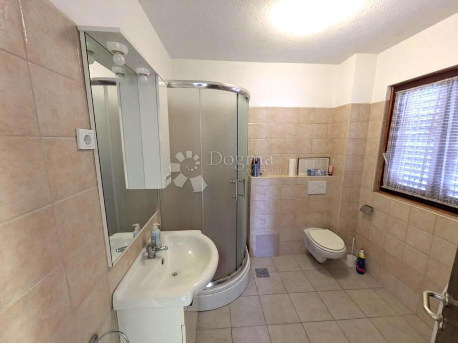 Stanovanje Karlobag, 95,02m2