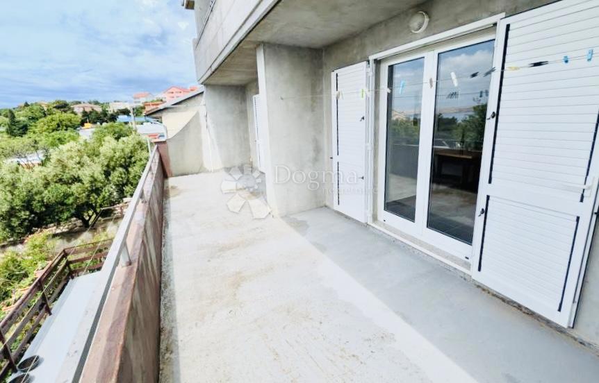 Stanovanje Karlobag, 95,02m2