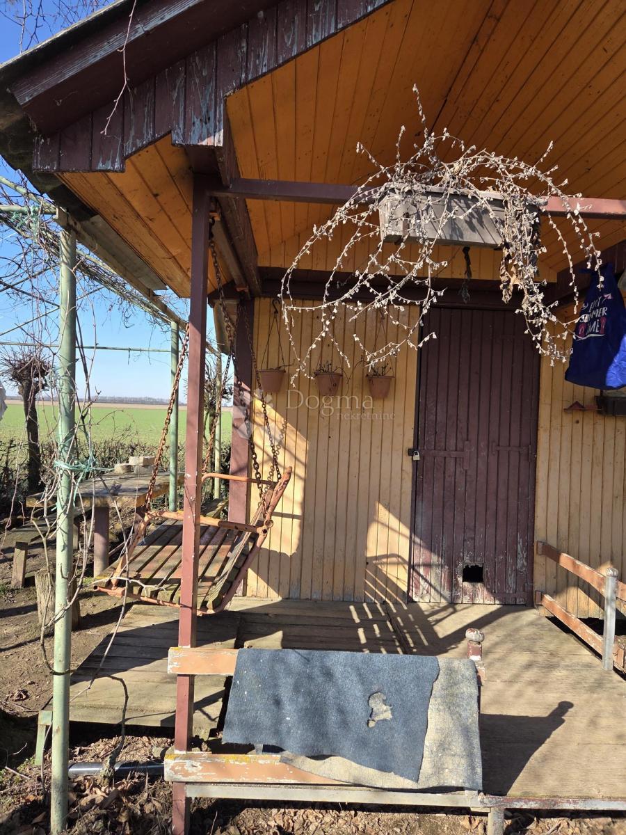 Kmetijsko zemljišče Valpovo, 1.439m2