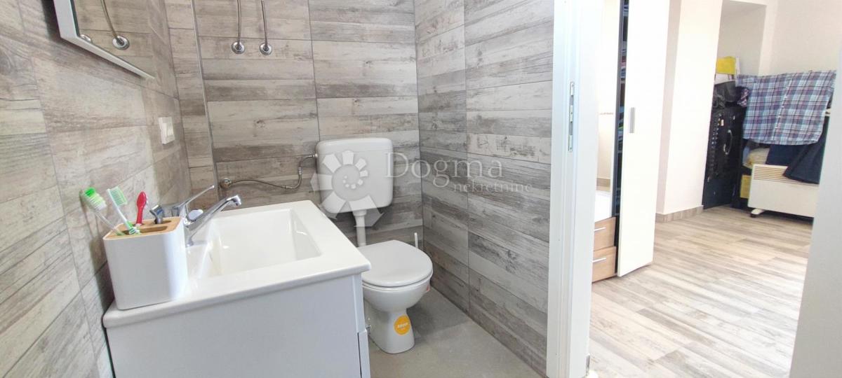 Hiša Povljana, 250m2