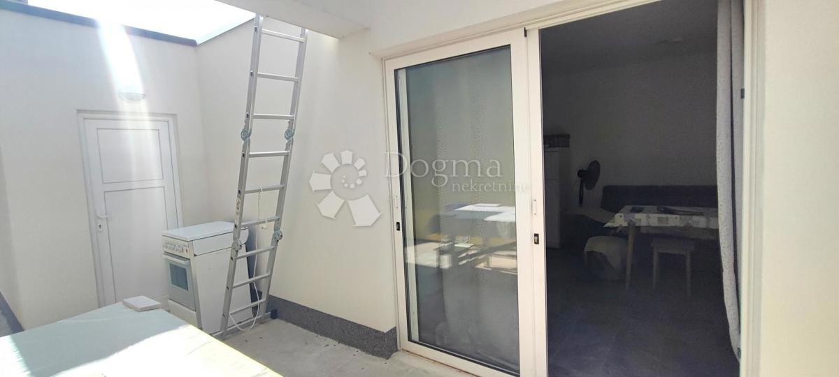 Hiša Povljana, 250m2