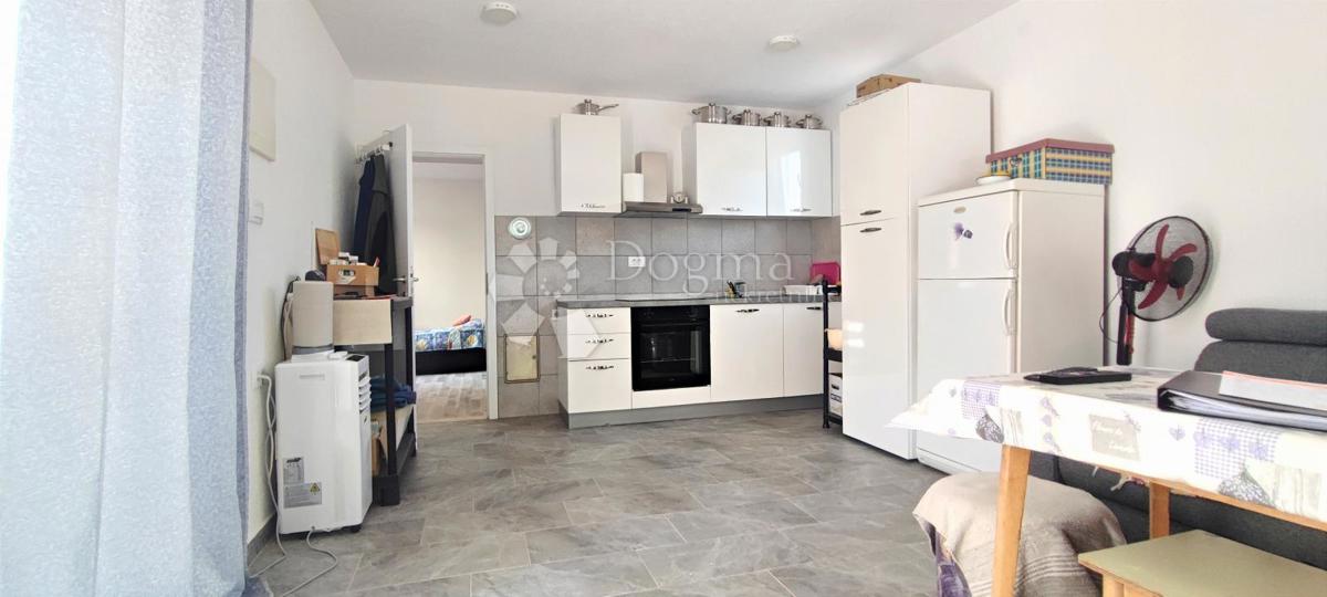 Hiša Povljana, 250m2