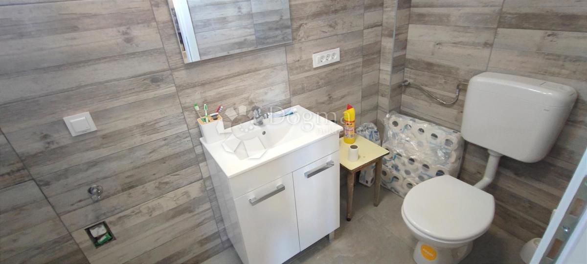 Hiša Povljana, 250m2