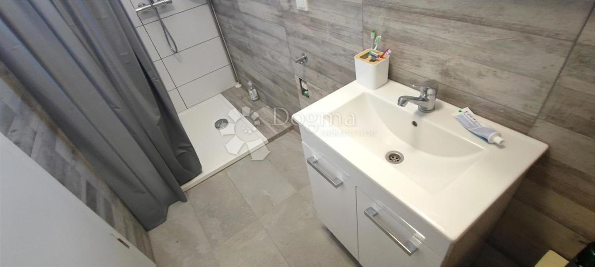 Hiša Povljana, 250m2