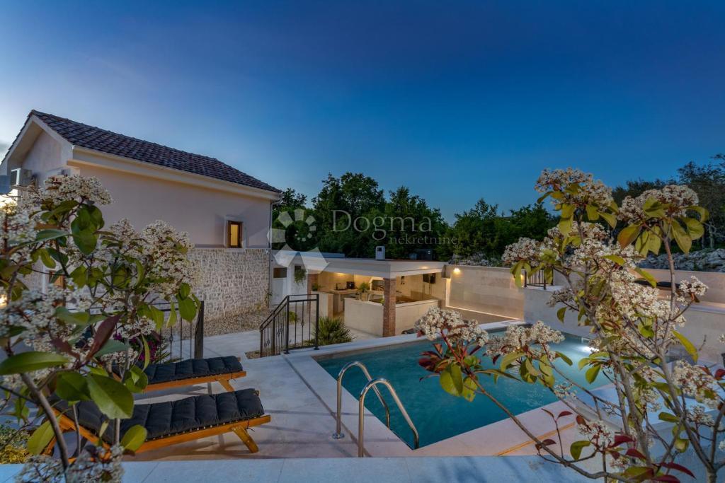 Hiša Malinska, Malinska-Dubašnica, 130m2