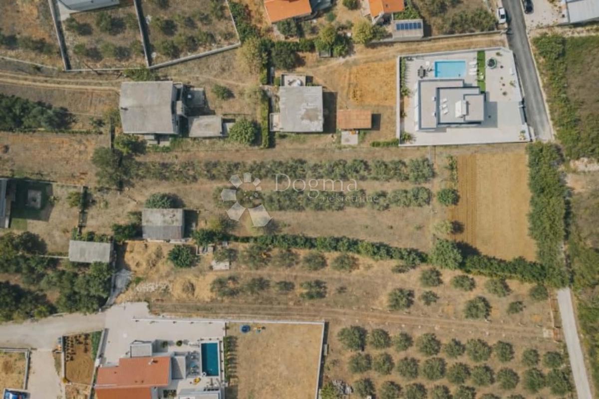 Zazidljivo zemljišče Vrsi, 1.252m2