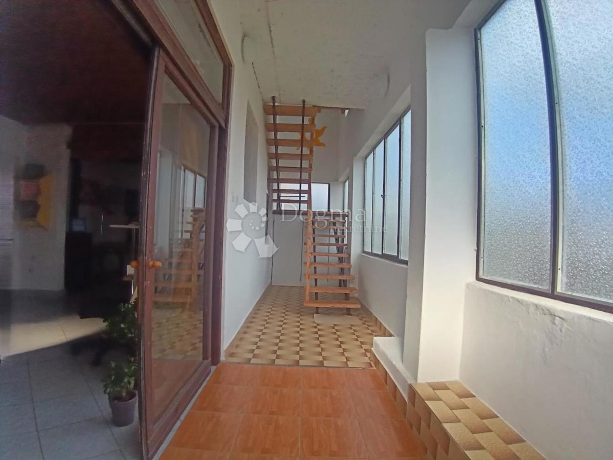 Hiša Orahovica, 180m2