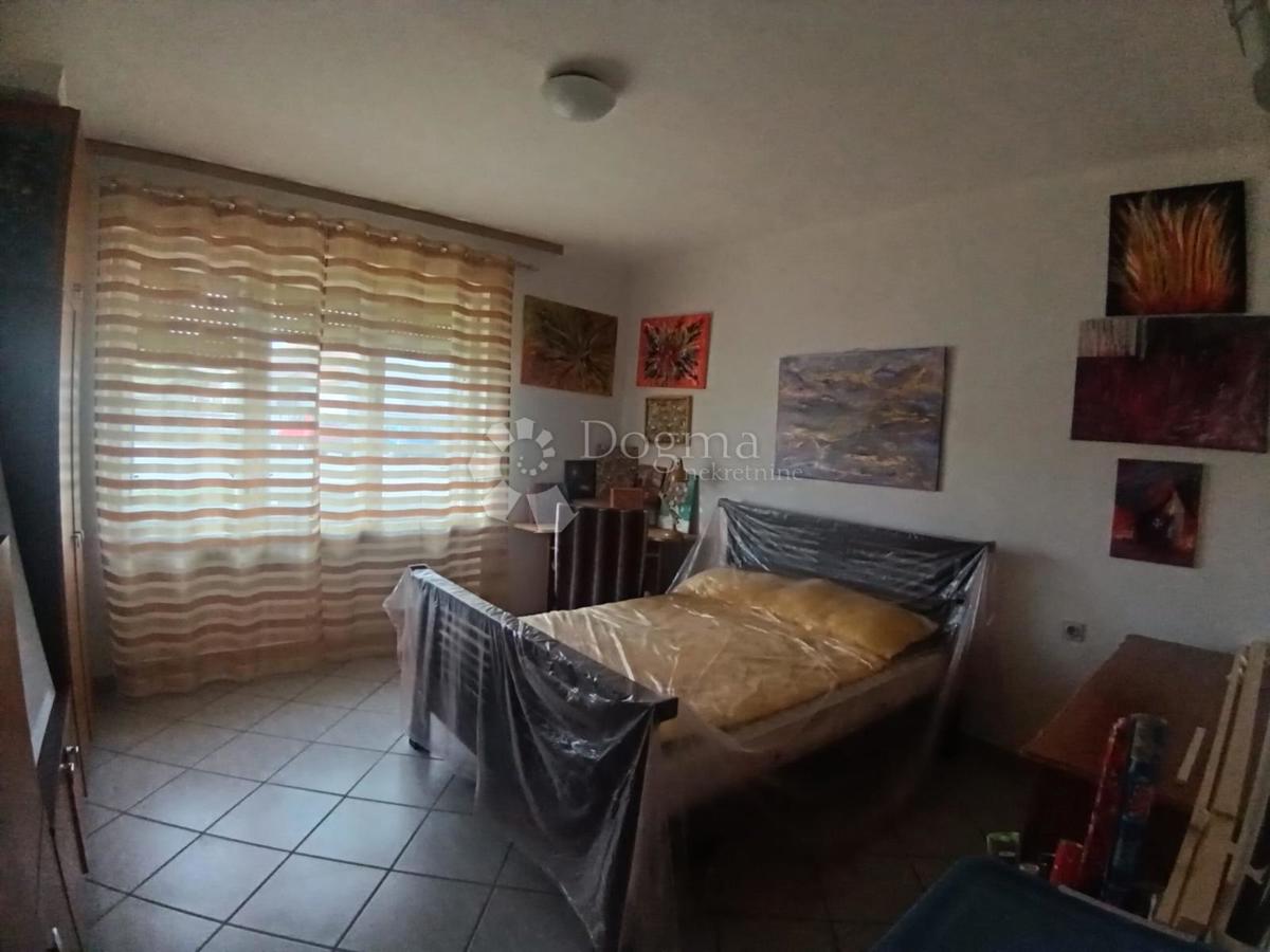 Hiša Orahovica, 180m2