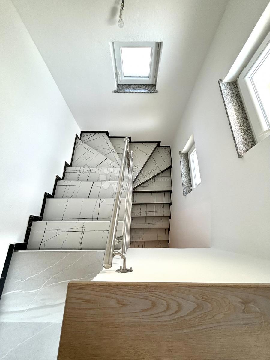 Hiša Lonja, Ivanić-Grad, 256m2