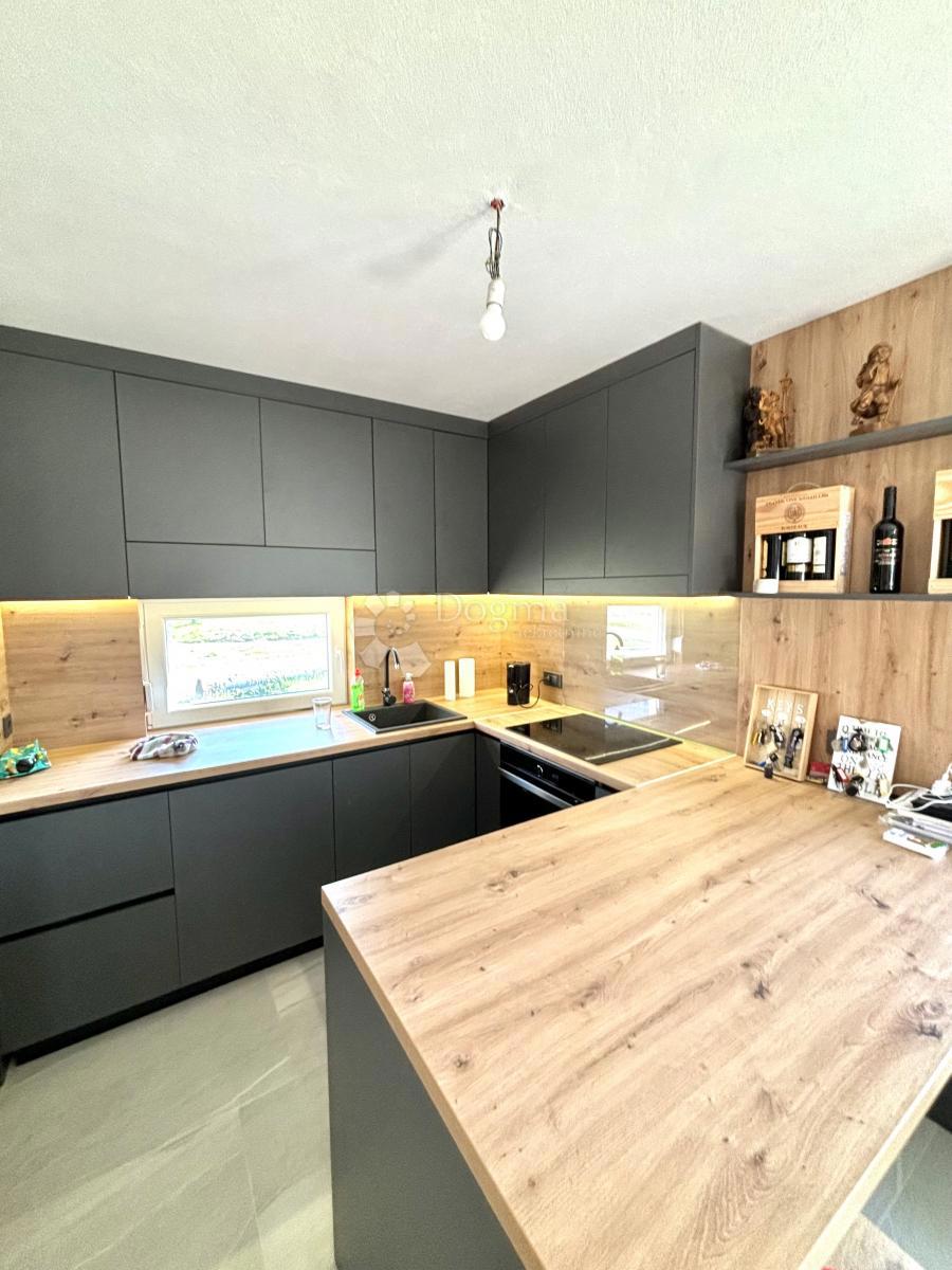 Hiša Lonja, Ivanić-Grad, 256m2