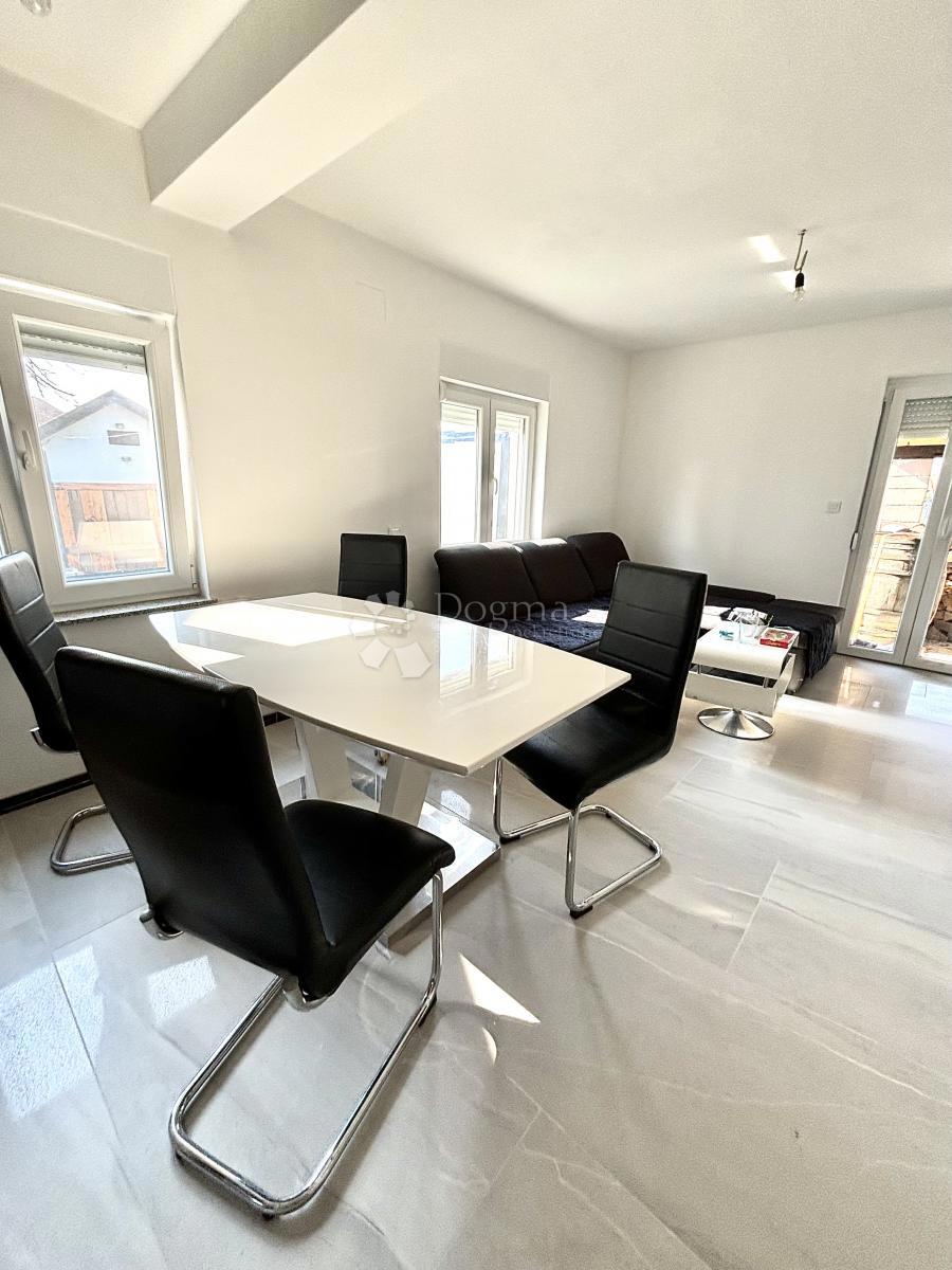 Hiša Lonja, Ivanić-Grad, 256m2