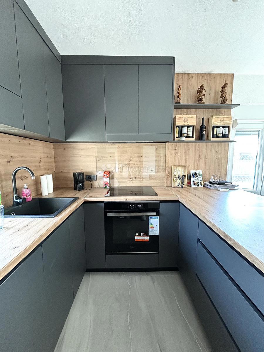 Hiša Lonja, Ivanić-Grad, 256m2