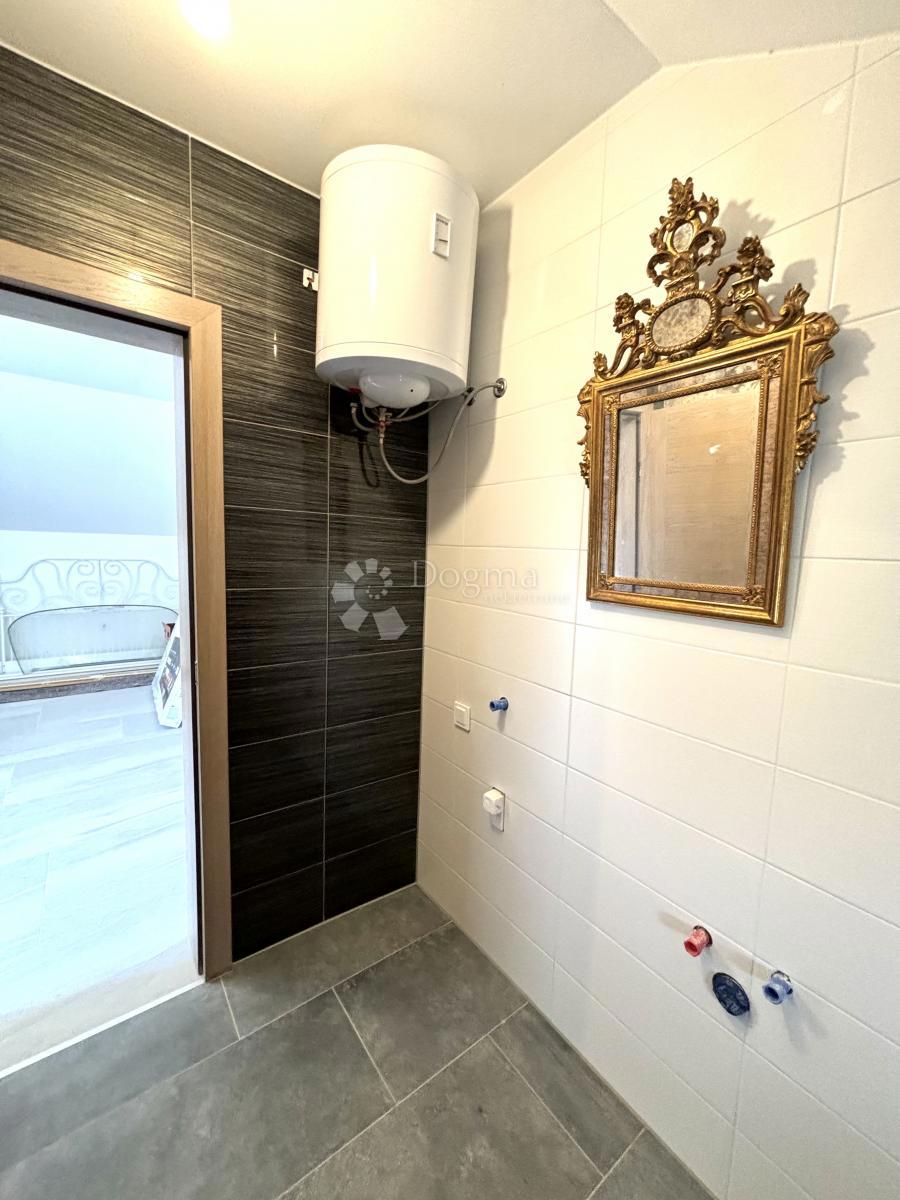 Hiša Lonja, Ivanić-Grad, 256m2