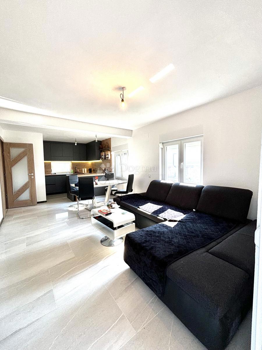 Hiša Lonja, Ivanić-Grad, 256m2