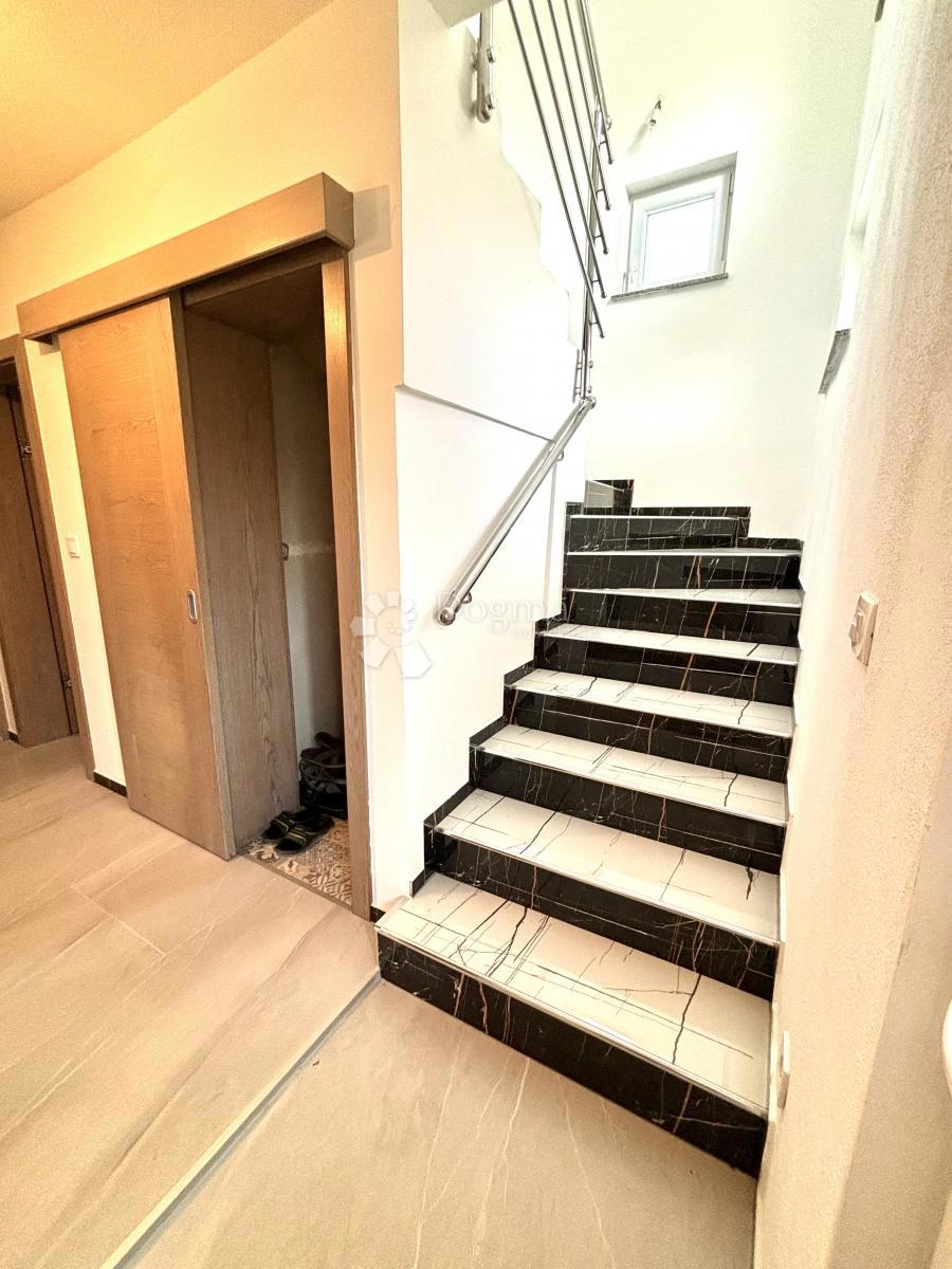 Hiša Lonja, Ivanić-Grad, 256m2