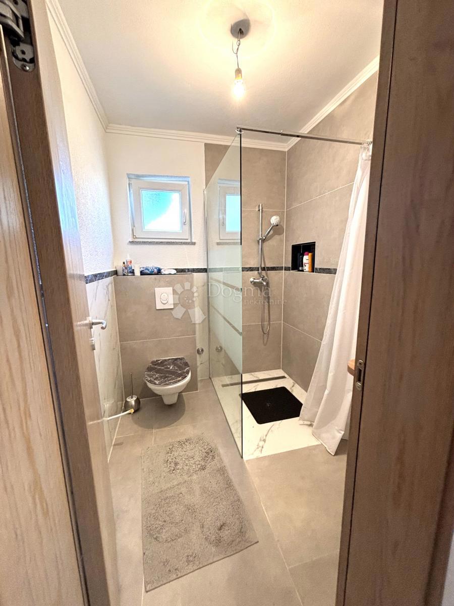 Hiša Lonja, Ivanić-Grad, 256m2