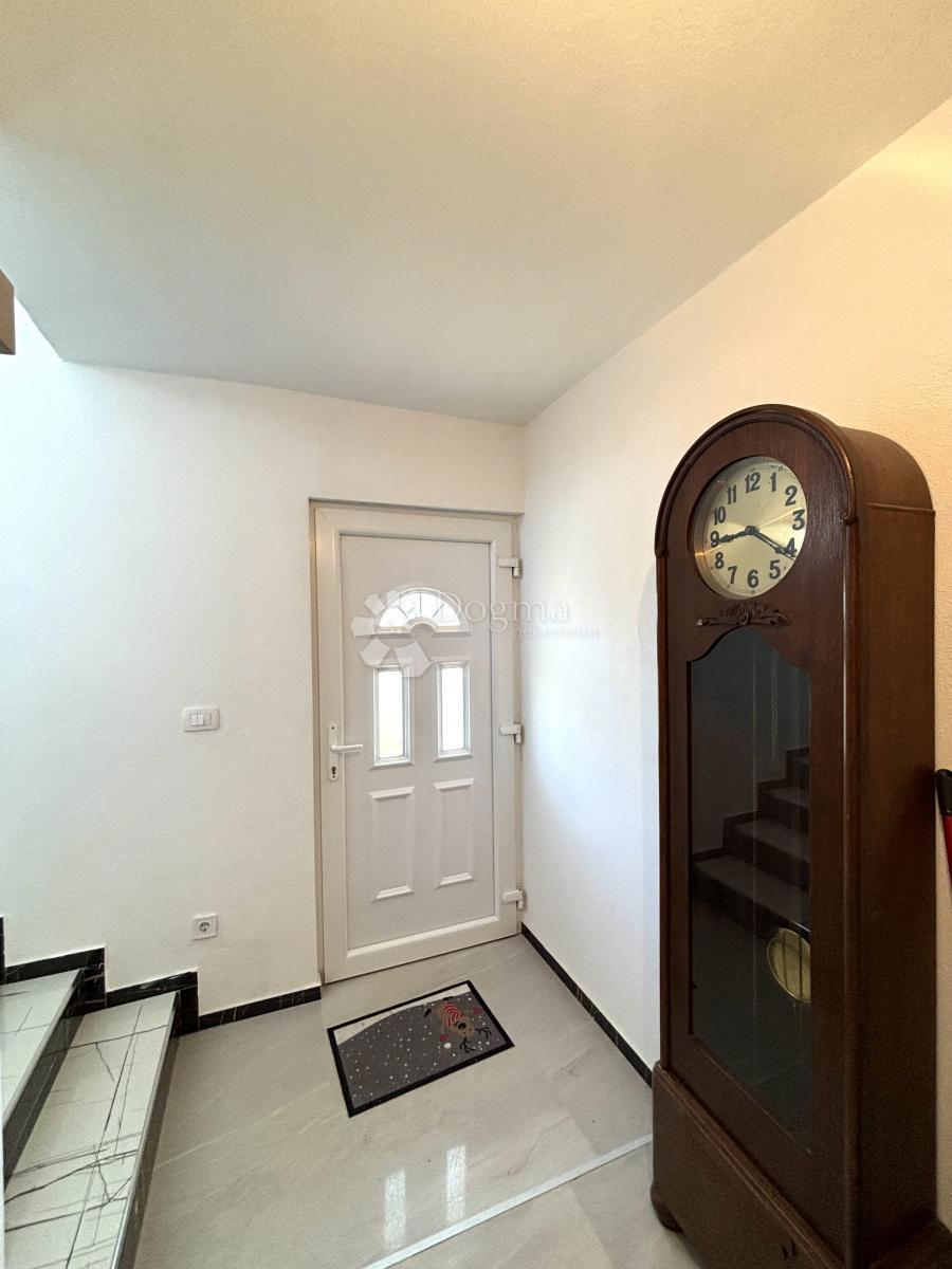 Hiša Lonja, Ivanić-Grad, 256m2