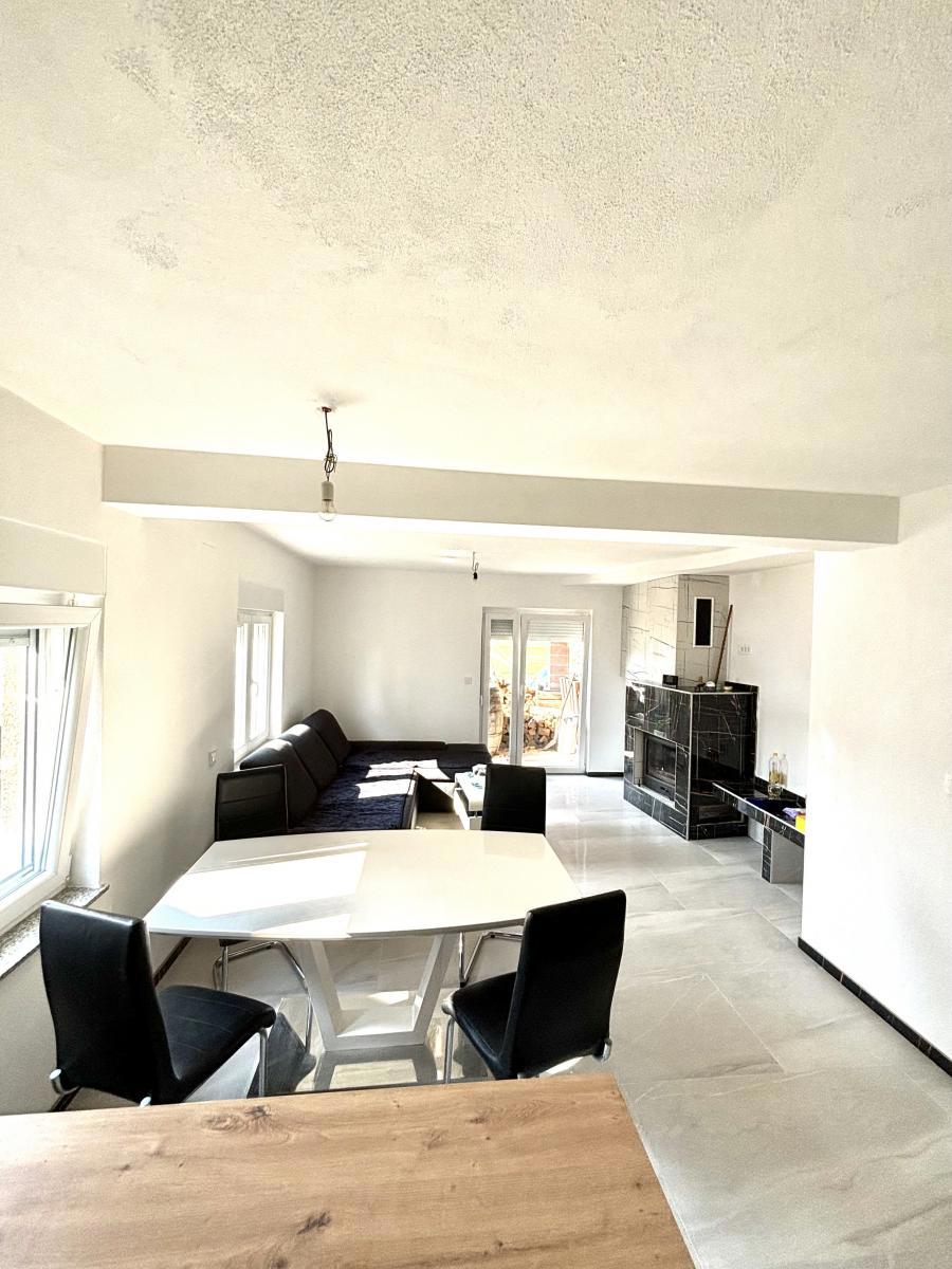 Hiša Lonja, Ivanić-Grad, 256m2