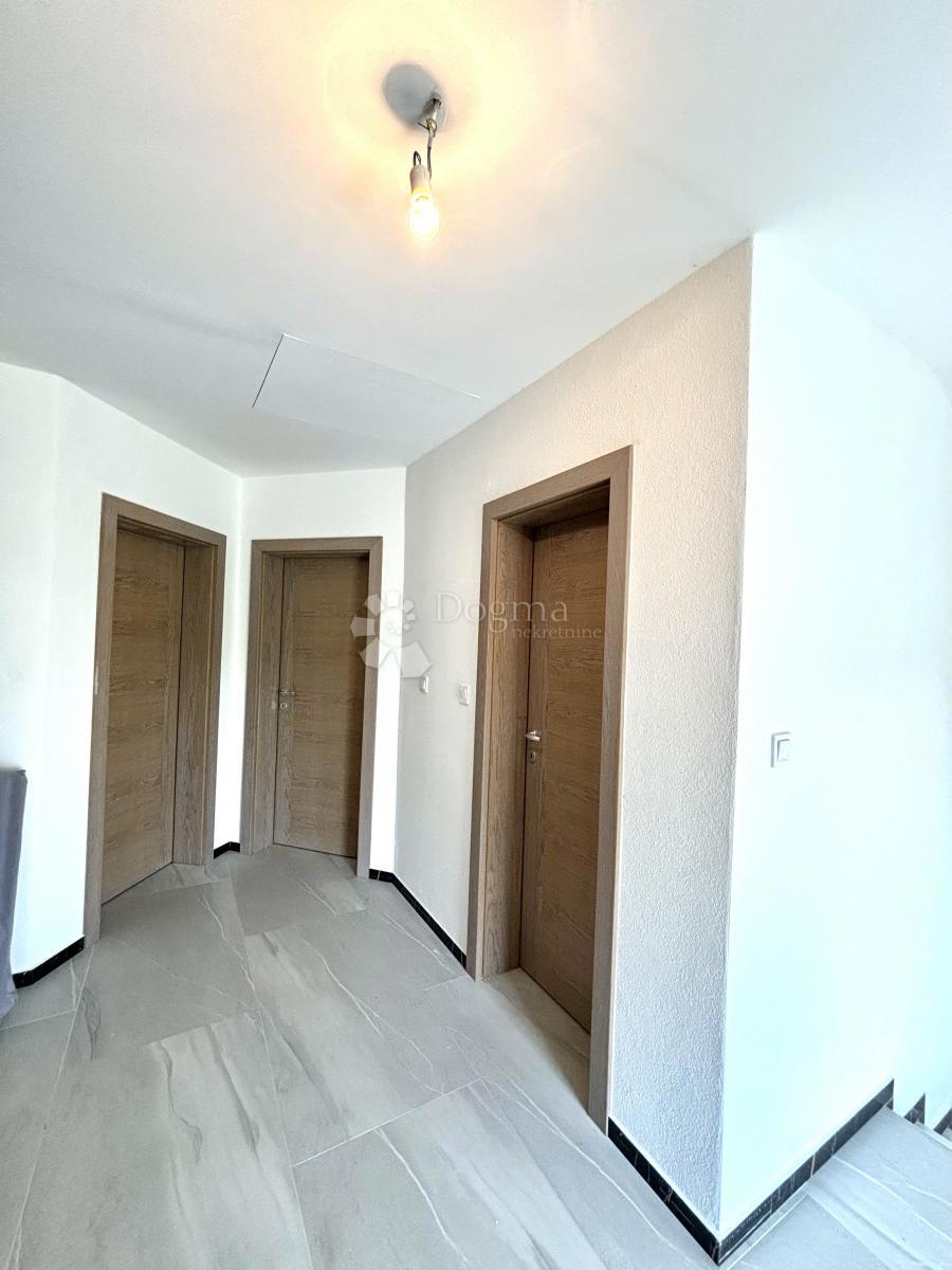 Hiša Lonja, Ivanić-Grad, 256m2