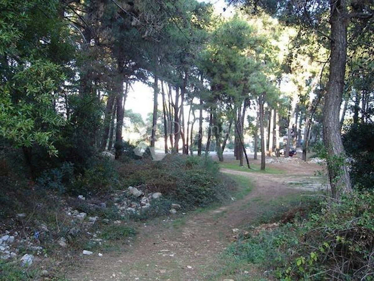 Zemljišče Veli Lošinj, Mali Lošinj, 1.995m2
