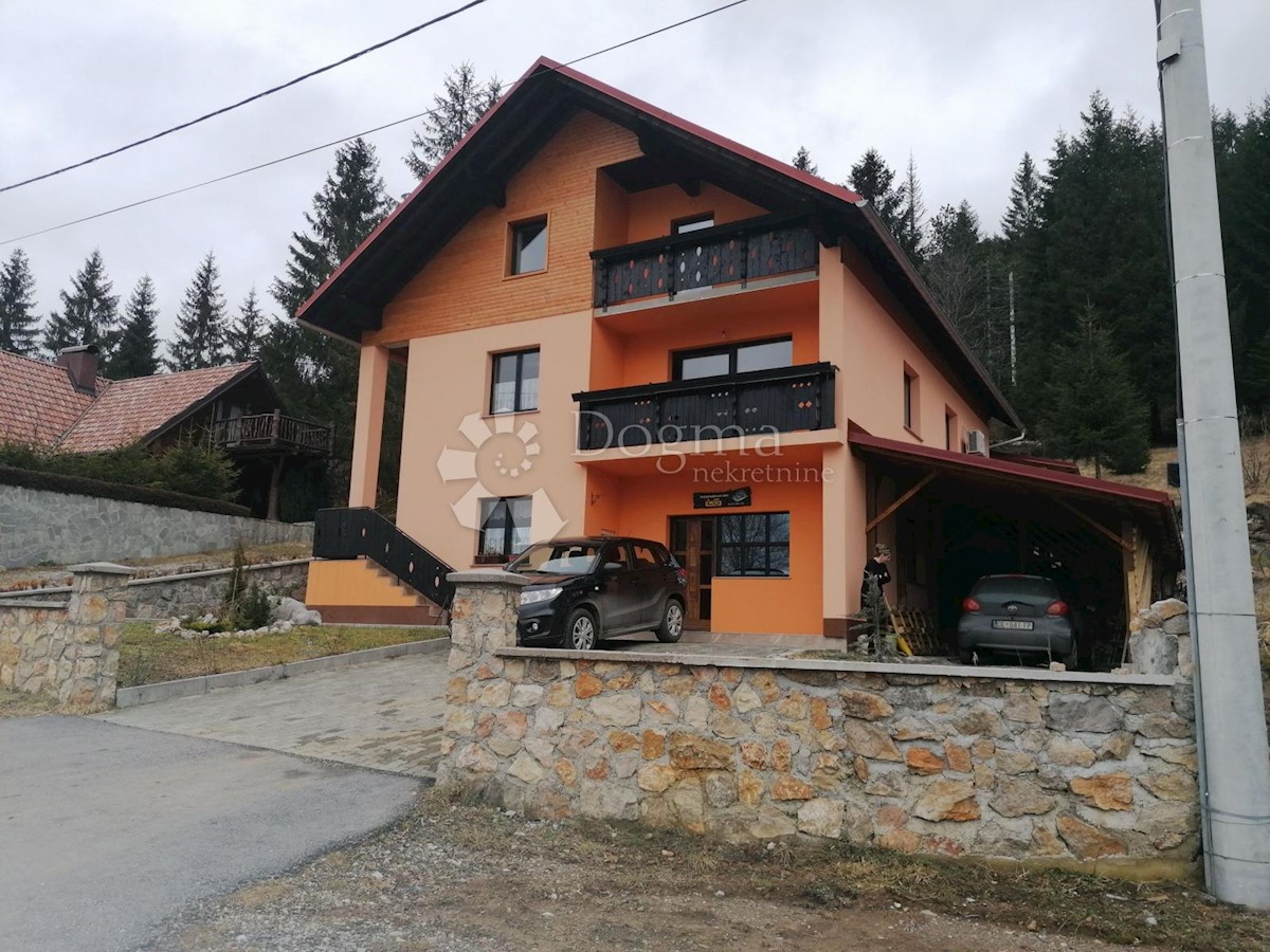 Hiša Ravna Gora, 320m2