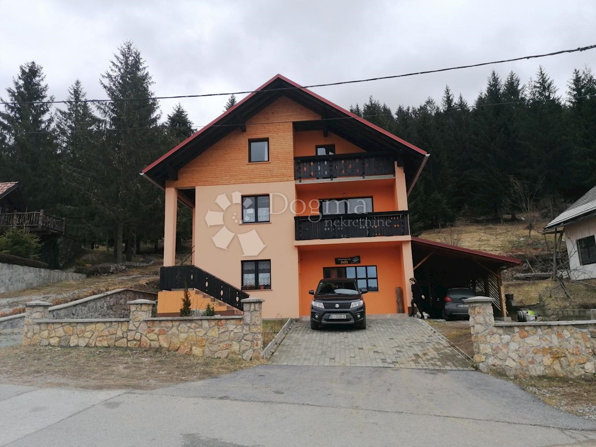 Hiša Ravna Gora, 320m2