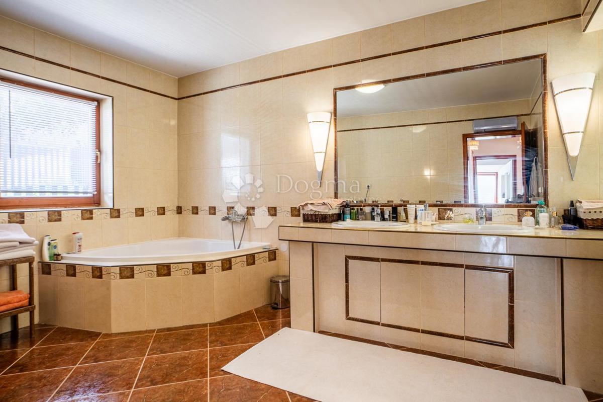 Hiša Opatija, 615m2