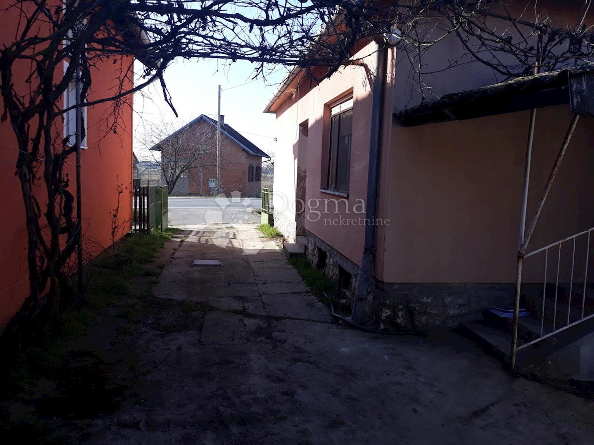 Hiša Baranjsko Petrovo Selo, Petlovac, 100m2