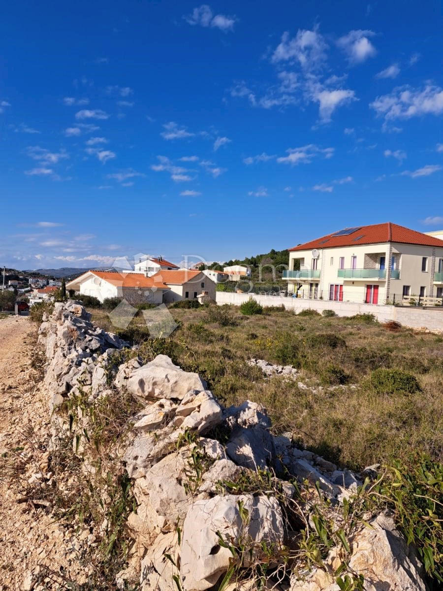 Zemljišče Ražanj, Rogoznica, 1.261m2