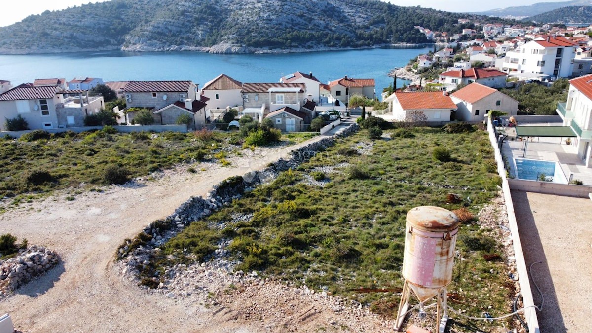 Zemljišče Ražanj, Rogoznica, 1.261m2