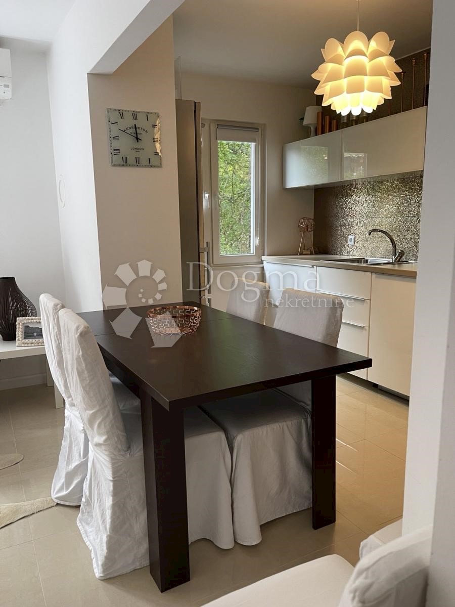 Stanovanje Malinska, Malinska-Dubašnica, 85m2